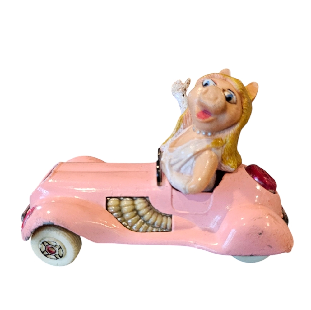 VTG Corgi Miss Piggy Diecast Pink Car Toy 1979 Henson Muppet Show‎